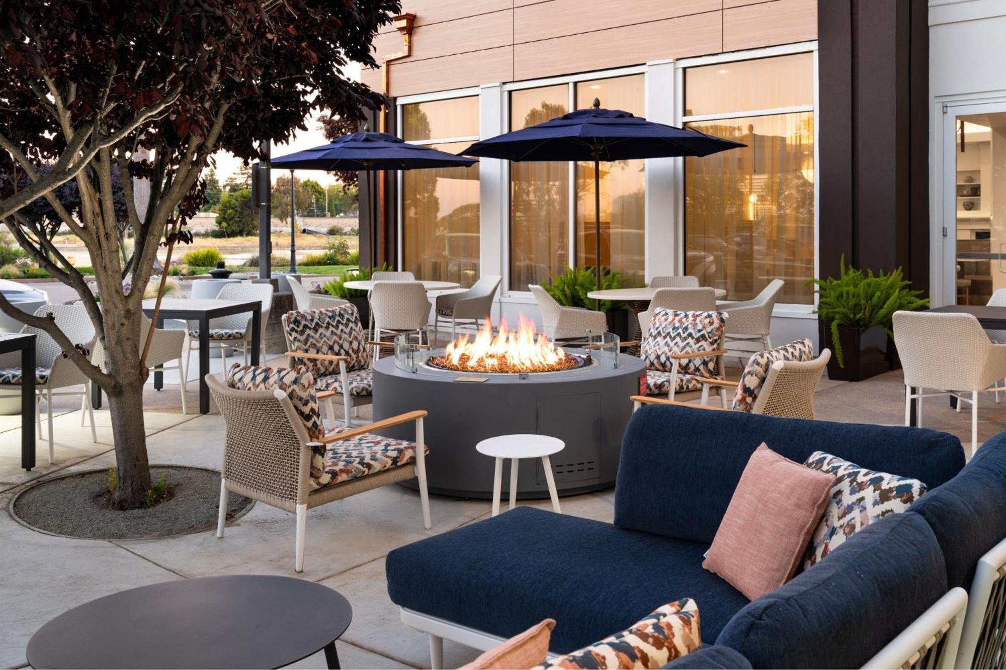 Отель Courtyard San Francisco Airport Берлингейм Экстерьер фото